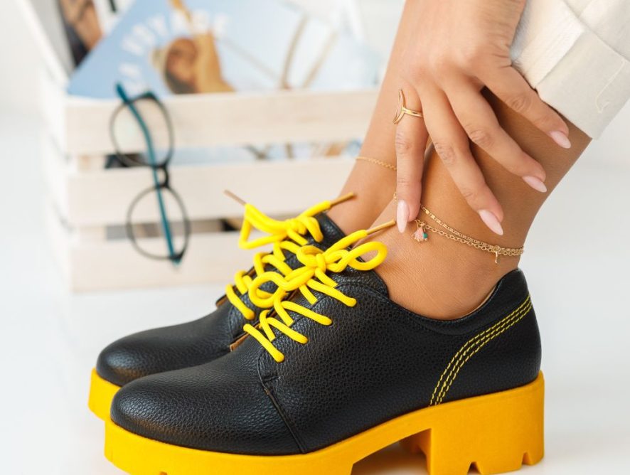 Reducere 44% la Pantofi Casual Emery Galbeni #380M