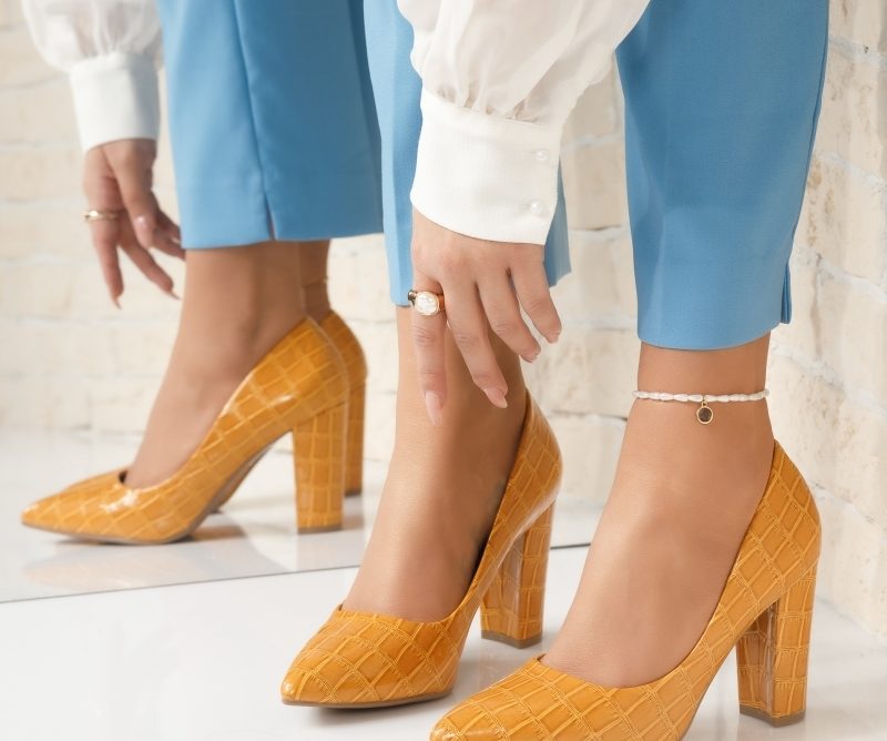 Reducere 24% la Pantofi Dama cu Toc Mabel Galbeni #3937M