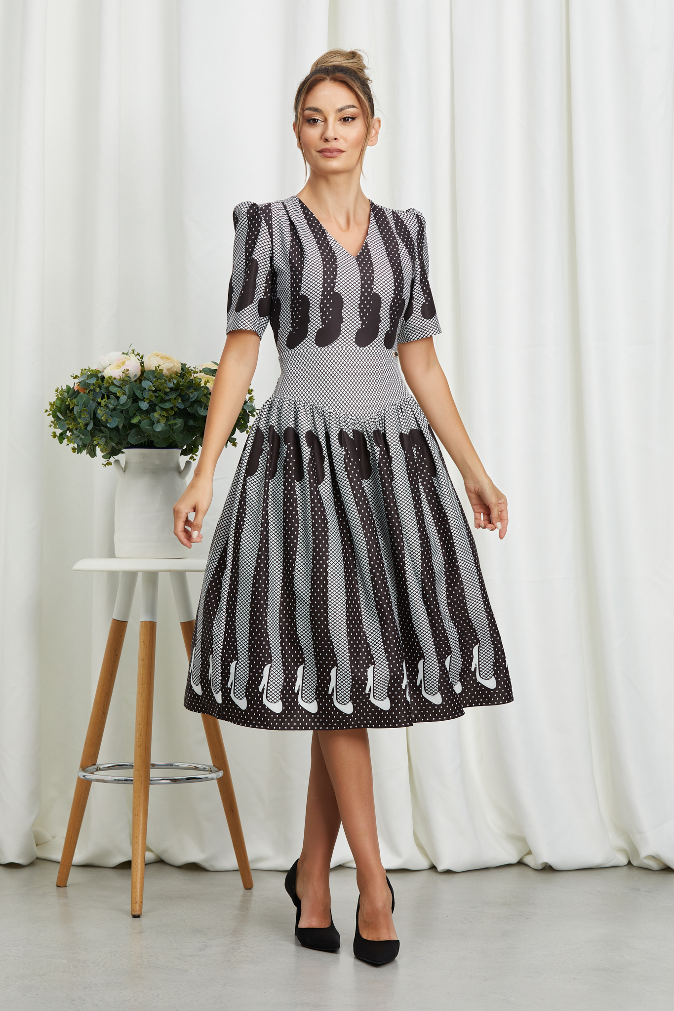 Reducere 17% la Rochie Linna Neagra