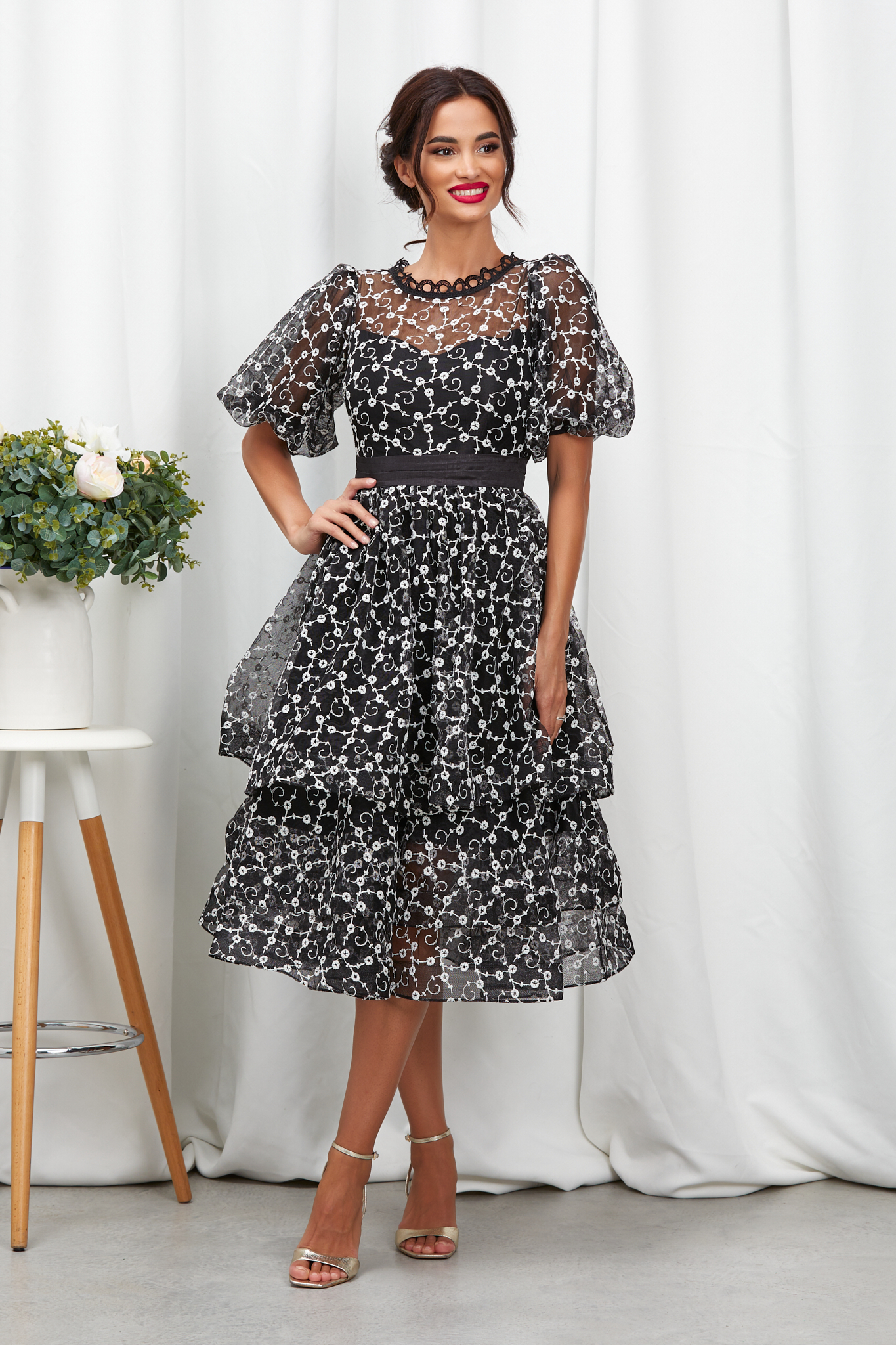 Reducere 16% la Rochie Majestique Neagra
