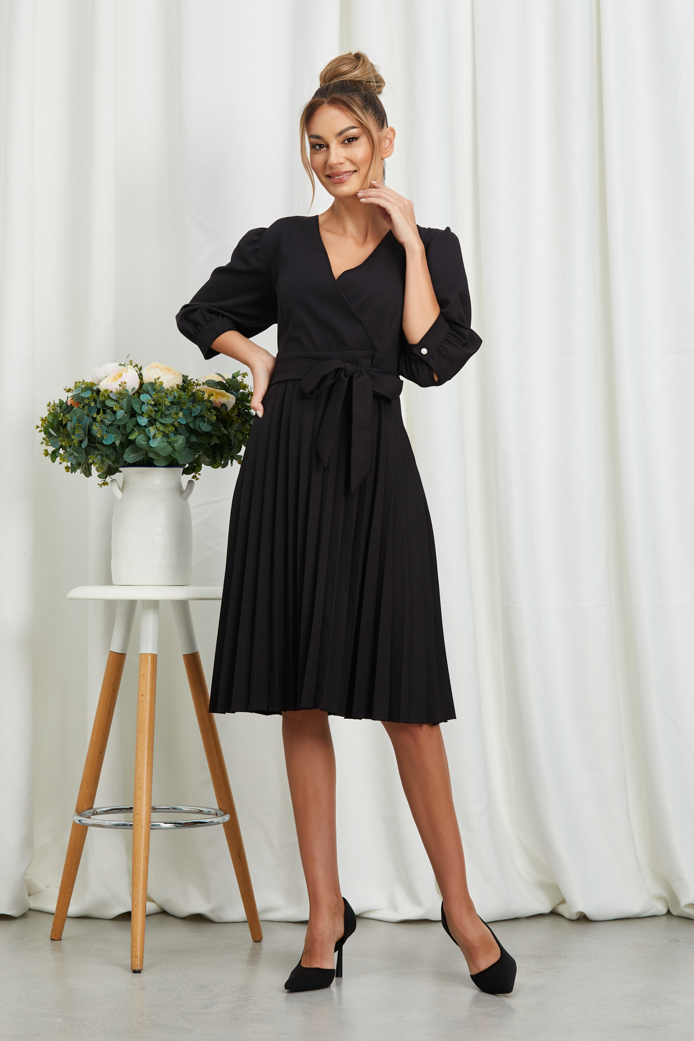 Reducere 18% la Rochie Aurelia Neagra