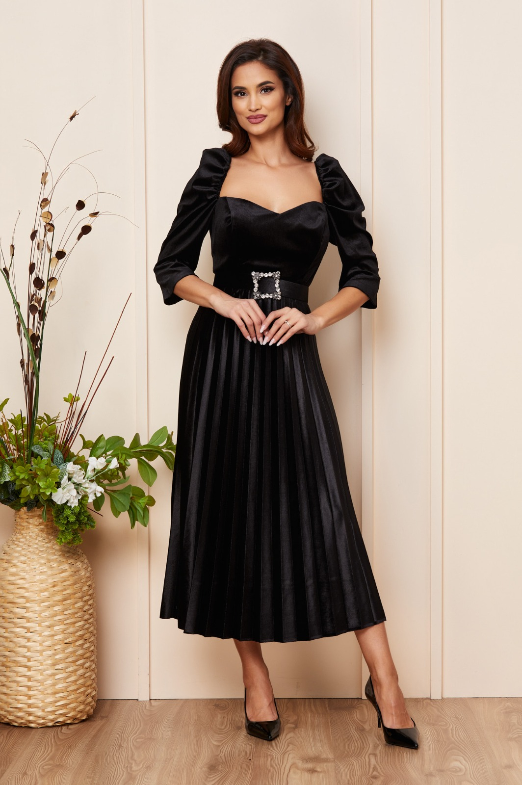 Reducere 27% la Rochie Margarett Neagra