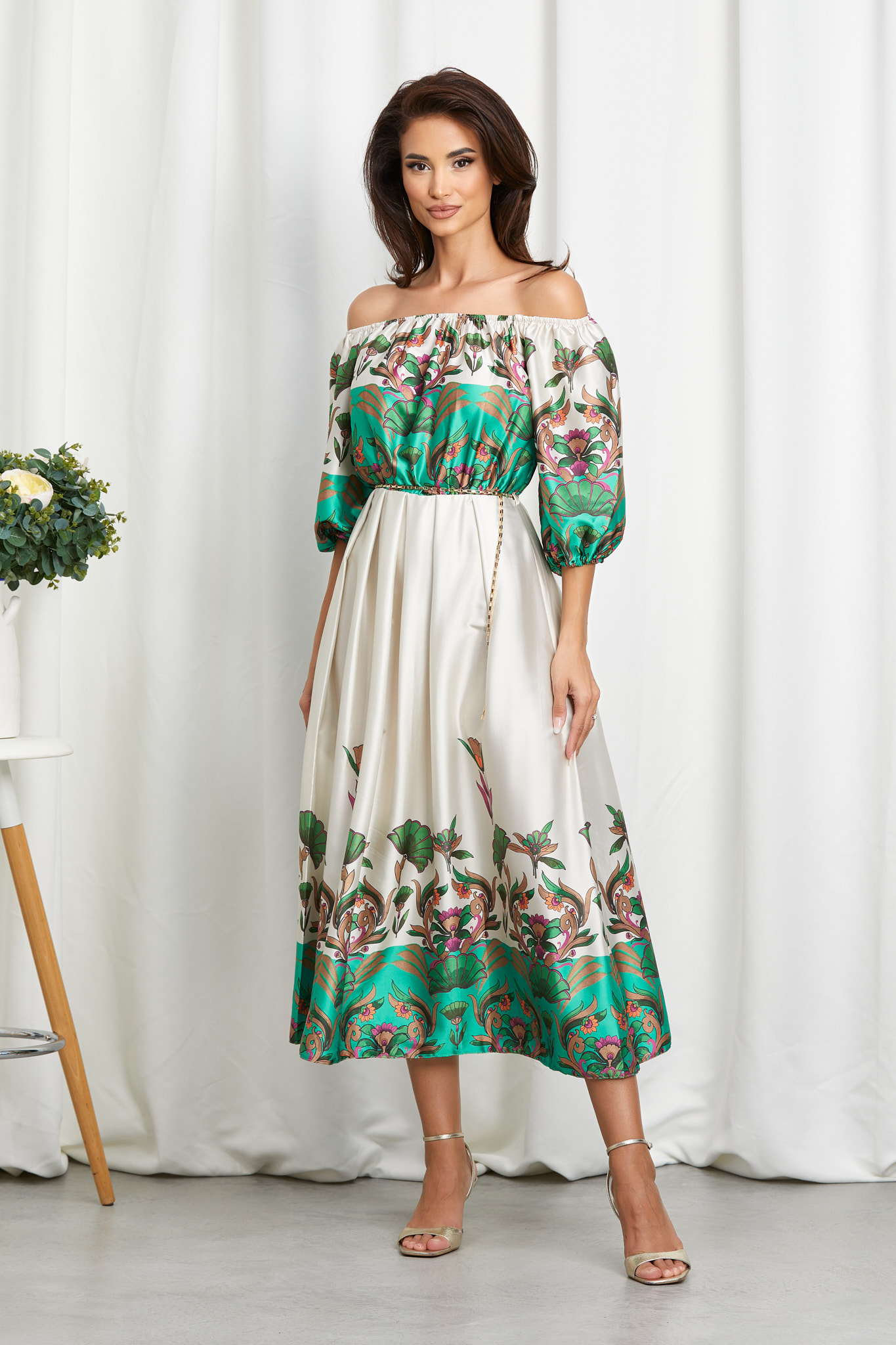 Reducere 28% la Rochie Daphne Verde Floral